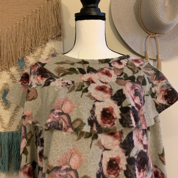 Donated Peach Love California floral sweater with ruffle neck size large NWOT - Picture 2 of 7